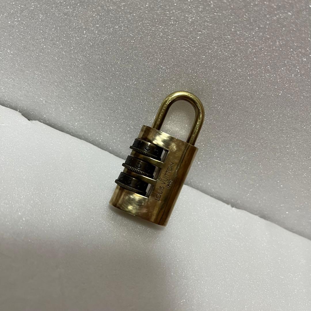 ルイヴィトン　ダイヤル　南京錠　カデナ