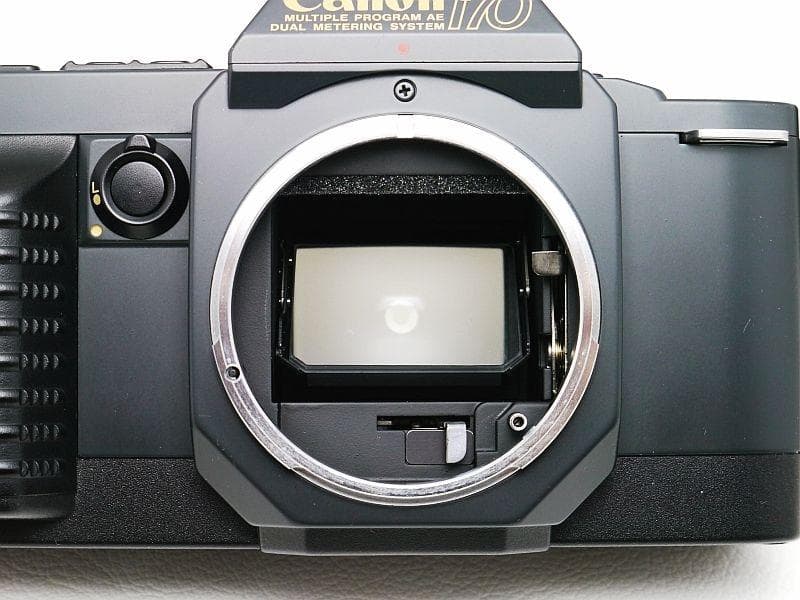 Canon T70 レンズとストロボ付きフィルムカメラスタートセット