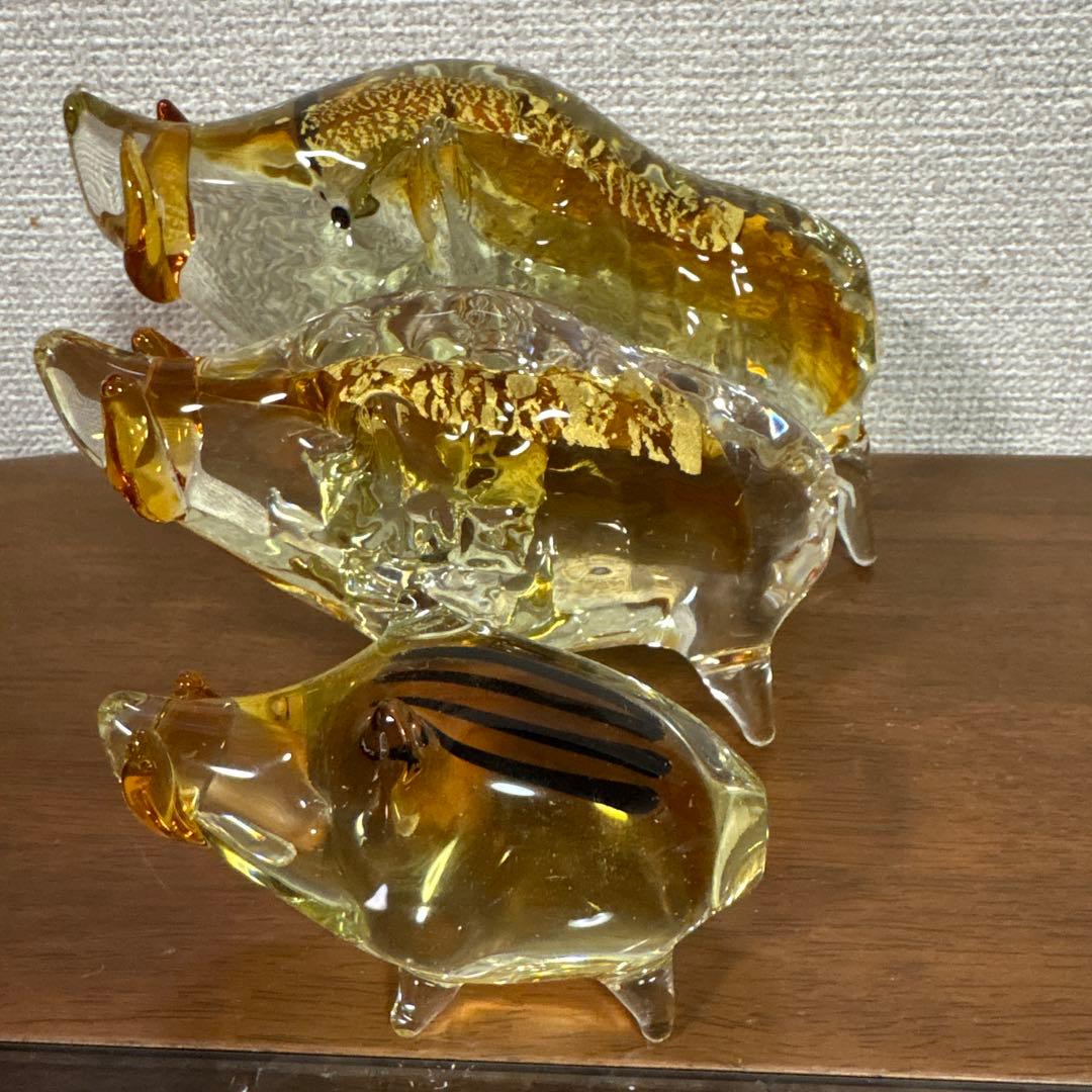 金箔入　ガラス　猪の置物　３個