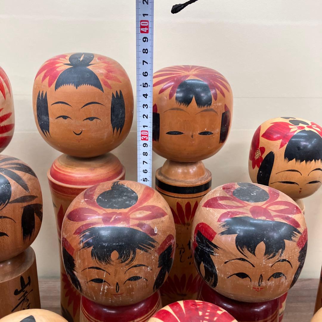 伝統的な手描きこけしコレクション 15体