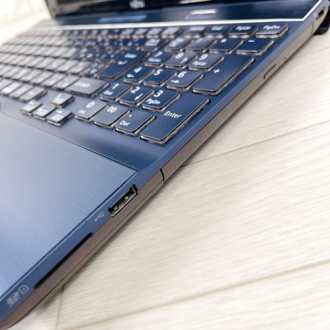 富士通 第8世代 i7 新品SSD512＋HDD搭載 メモリ16 ノートパソコン