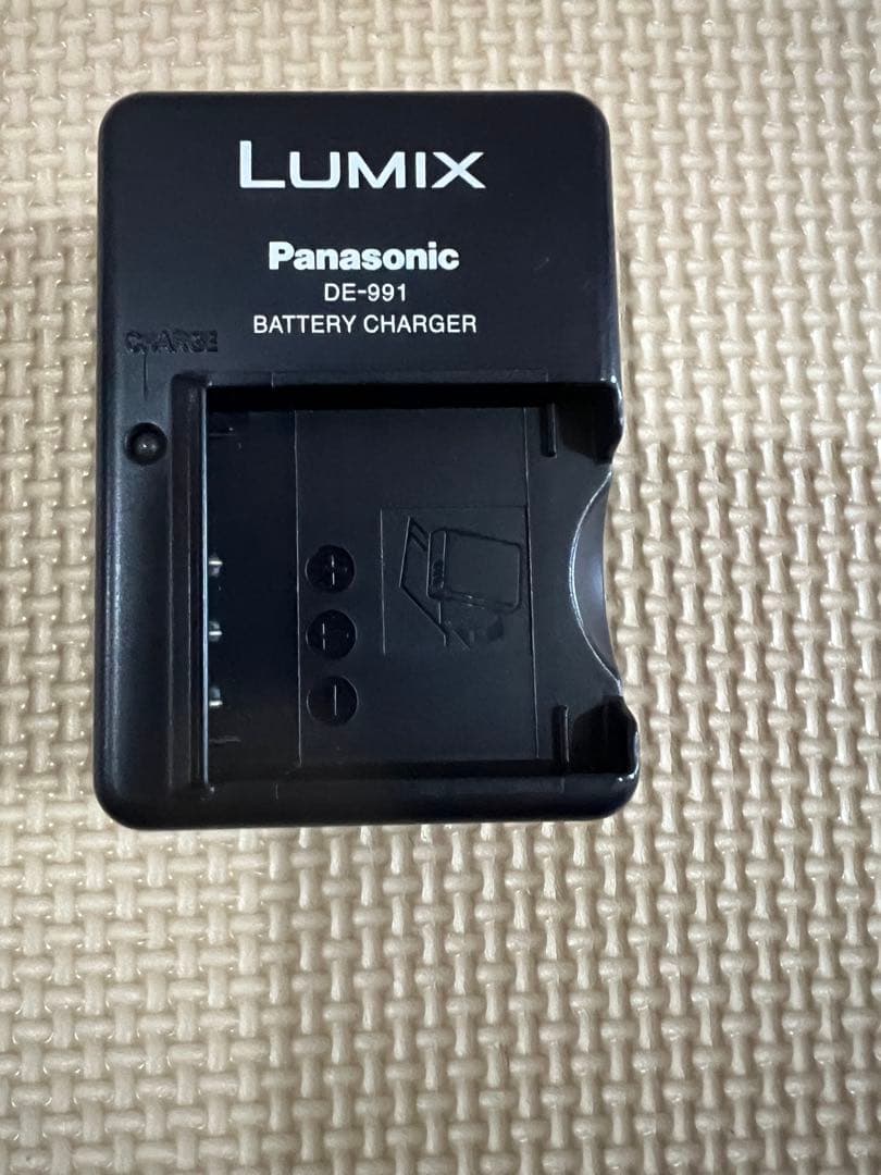 Panasonic デジタルカメラLumix DMC-FX7 シルバー三脚付き