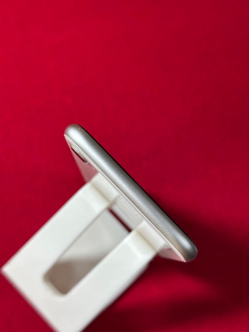 【4998】iPhone SE3第3世代スターライト 64GB simフリー