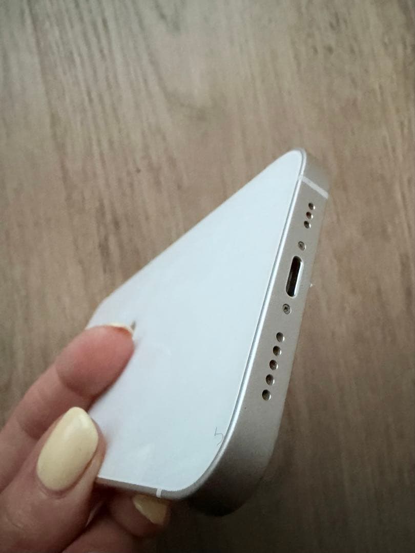 美品！Apple iPhone 13 128GB 本体　スターライト