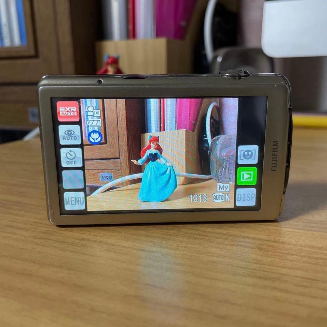 Fujifilm FinePix Z800EXR ゴールド
