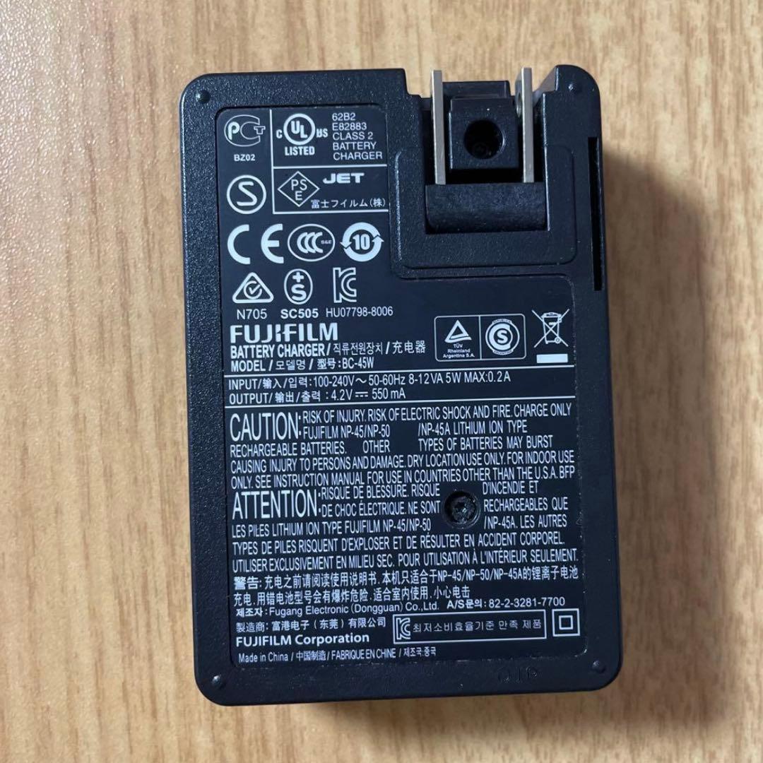 Fujifilm FinePix Z800EXR ゴールド