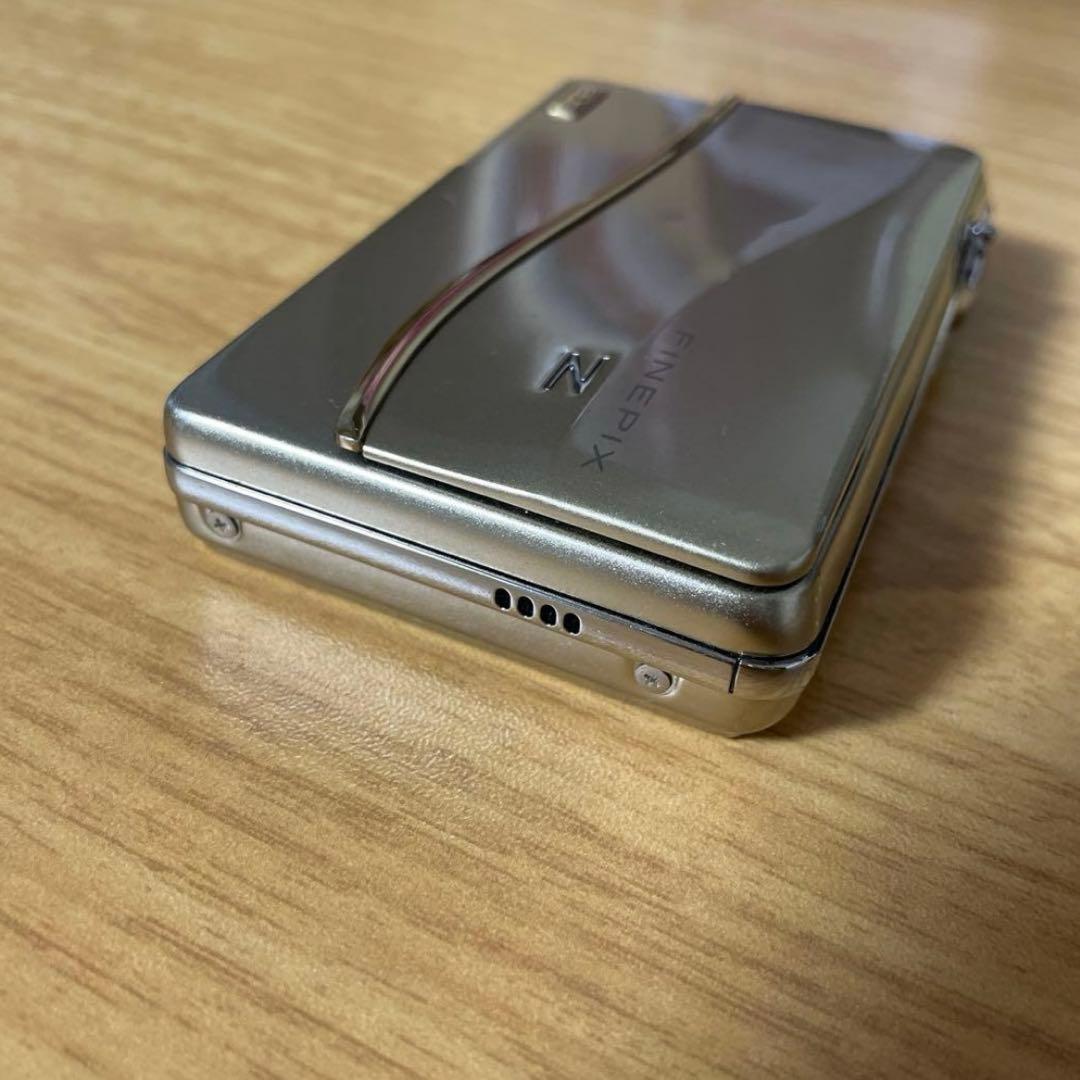 Fujifilm FinePix Z800EXR ゴールド