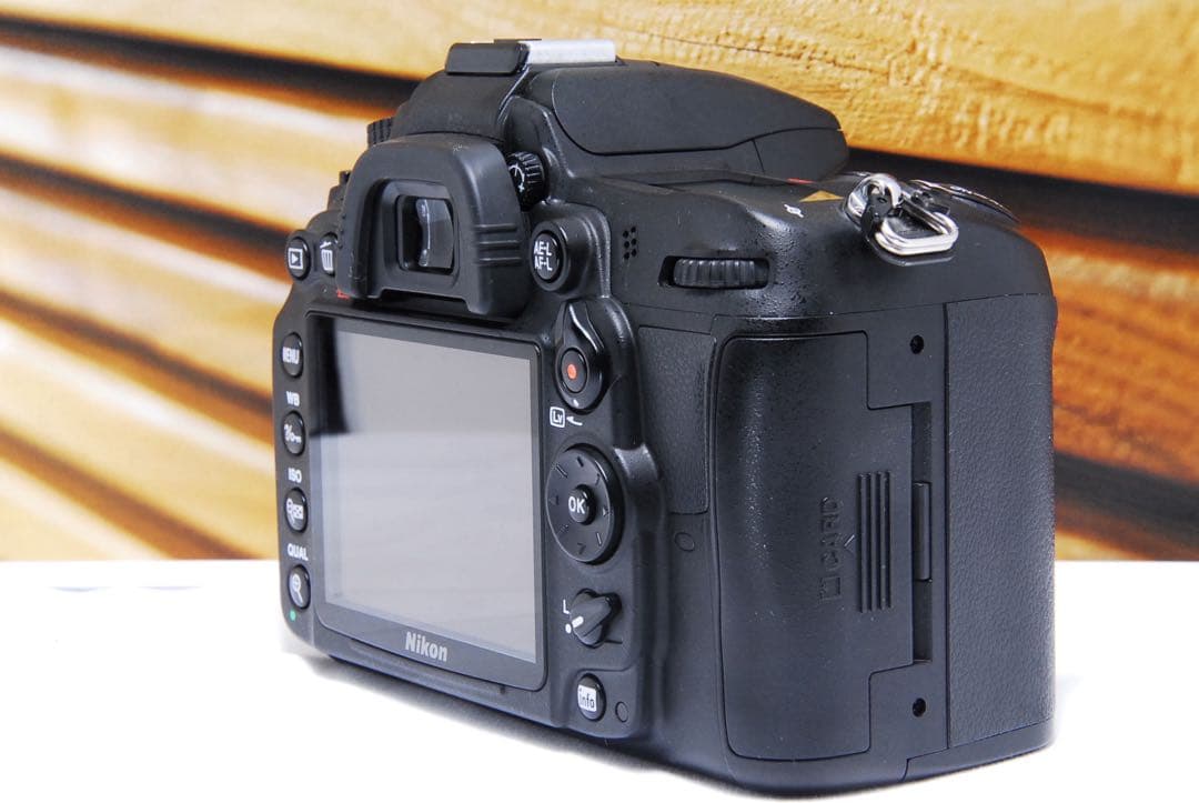 ニコン Nikon D7000 一眼レフ 18-200mm元箱付き　初心者
