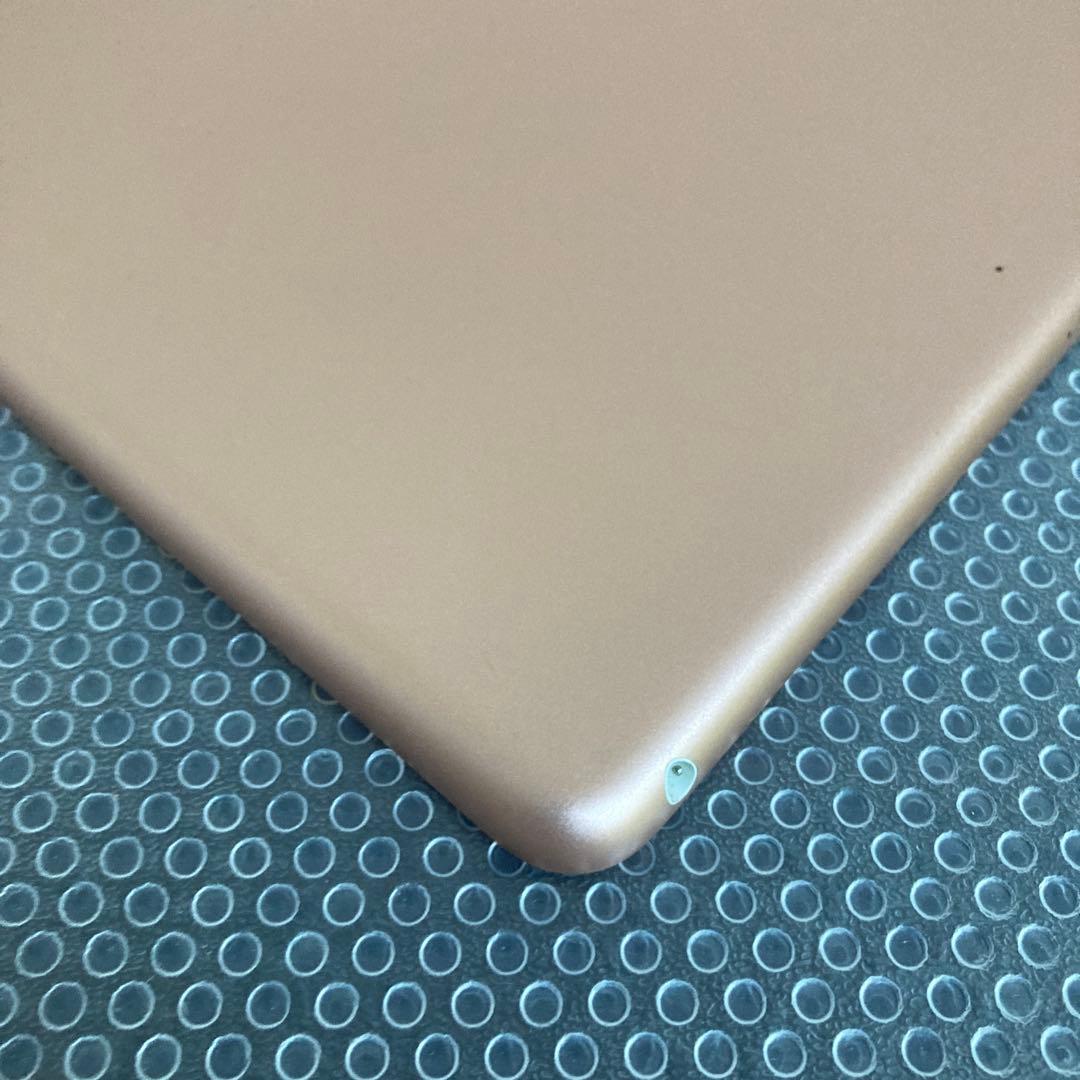 3128 電池新品☆比較的美品☆iPad8 第8世代 32GB WIFIモデル☆