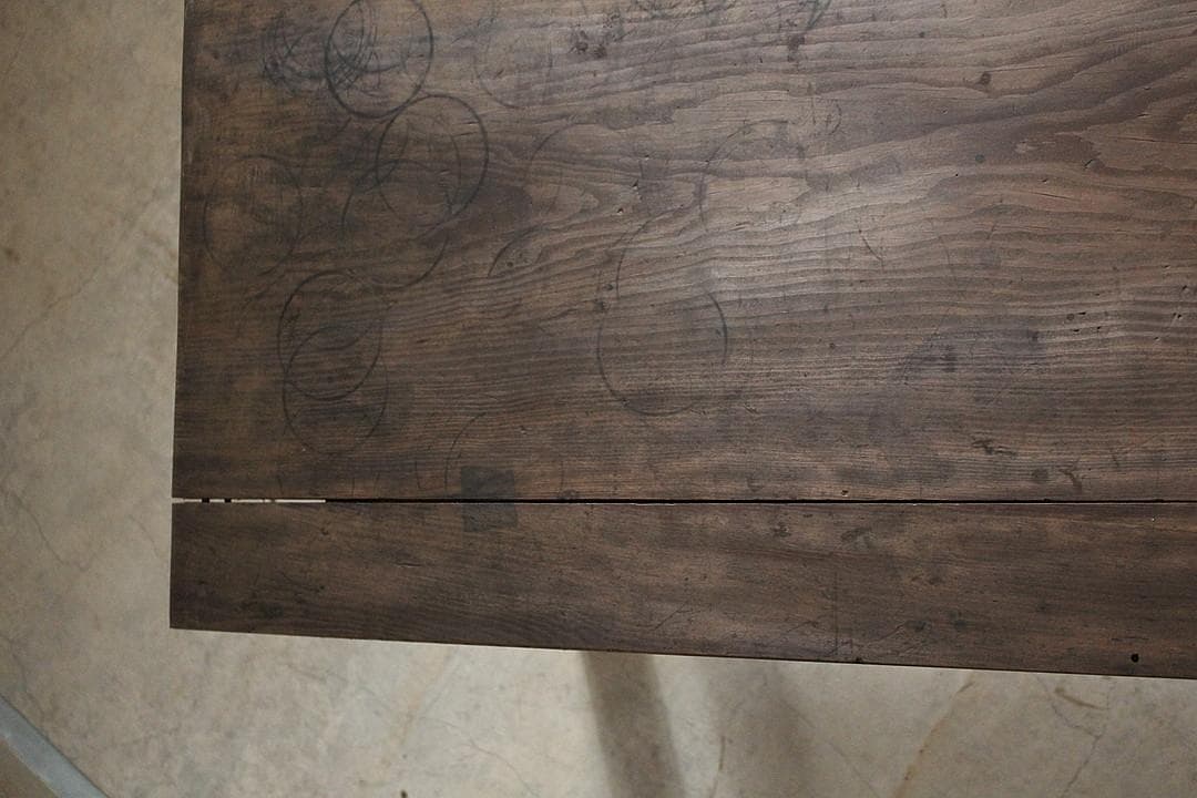古く味のある木製の机　引き出し　ローテーブル　作業台　古家具　古民家