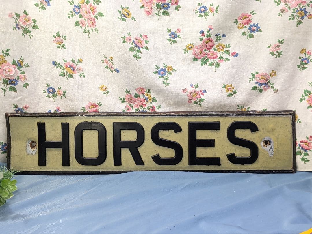 イギリス アンティーク 蚤の市 アルミ製 プレート HORSES