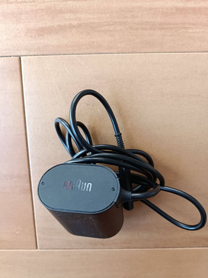 BRAUN S7 メンズ電気シェーバー 本体と付属品