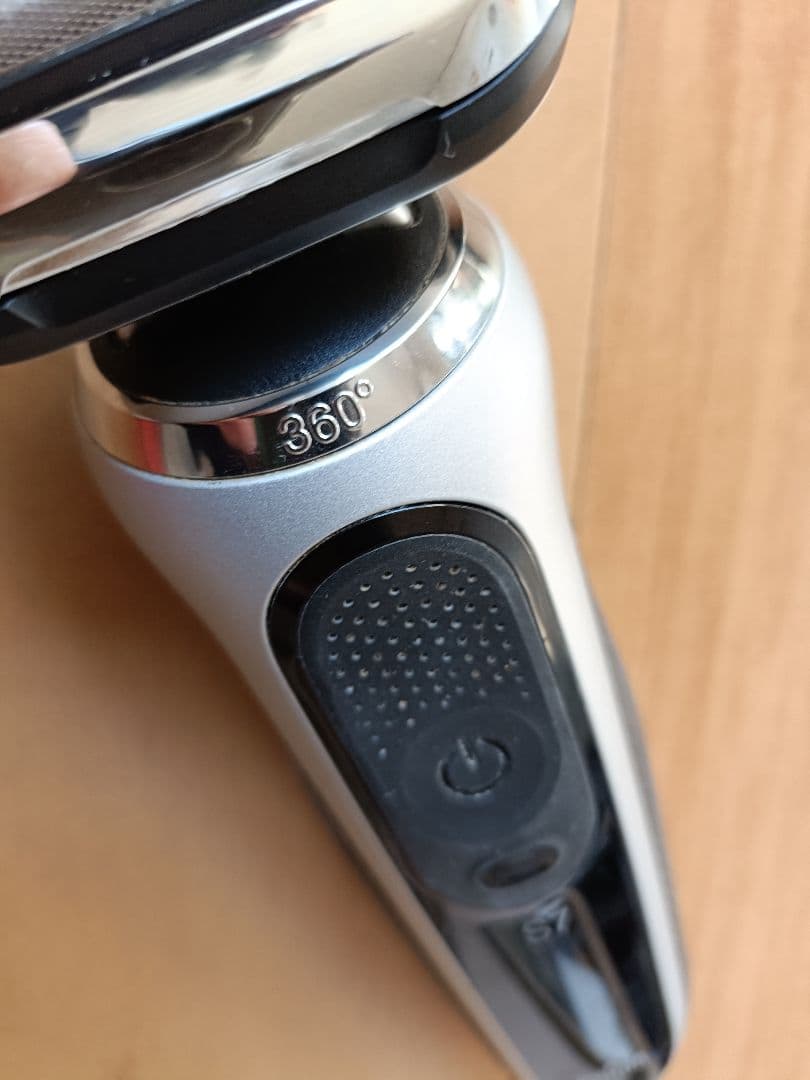 BRAUN S7 メンズ電気シェーバー 本体と付属品