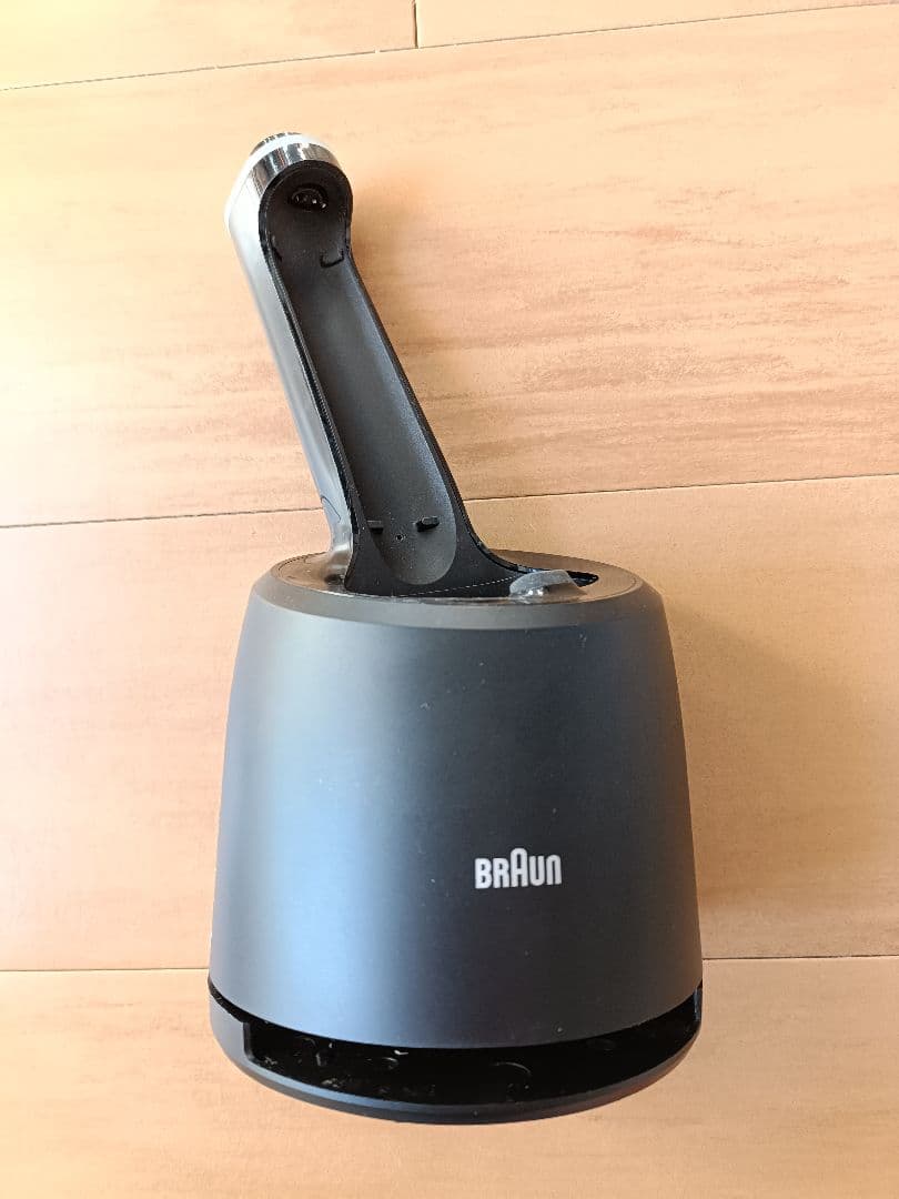 BRAUN S7 メンズ電気シェーバー 本体と付属品