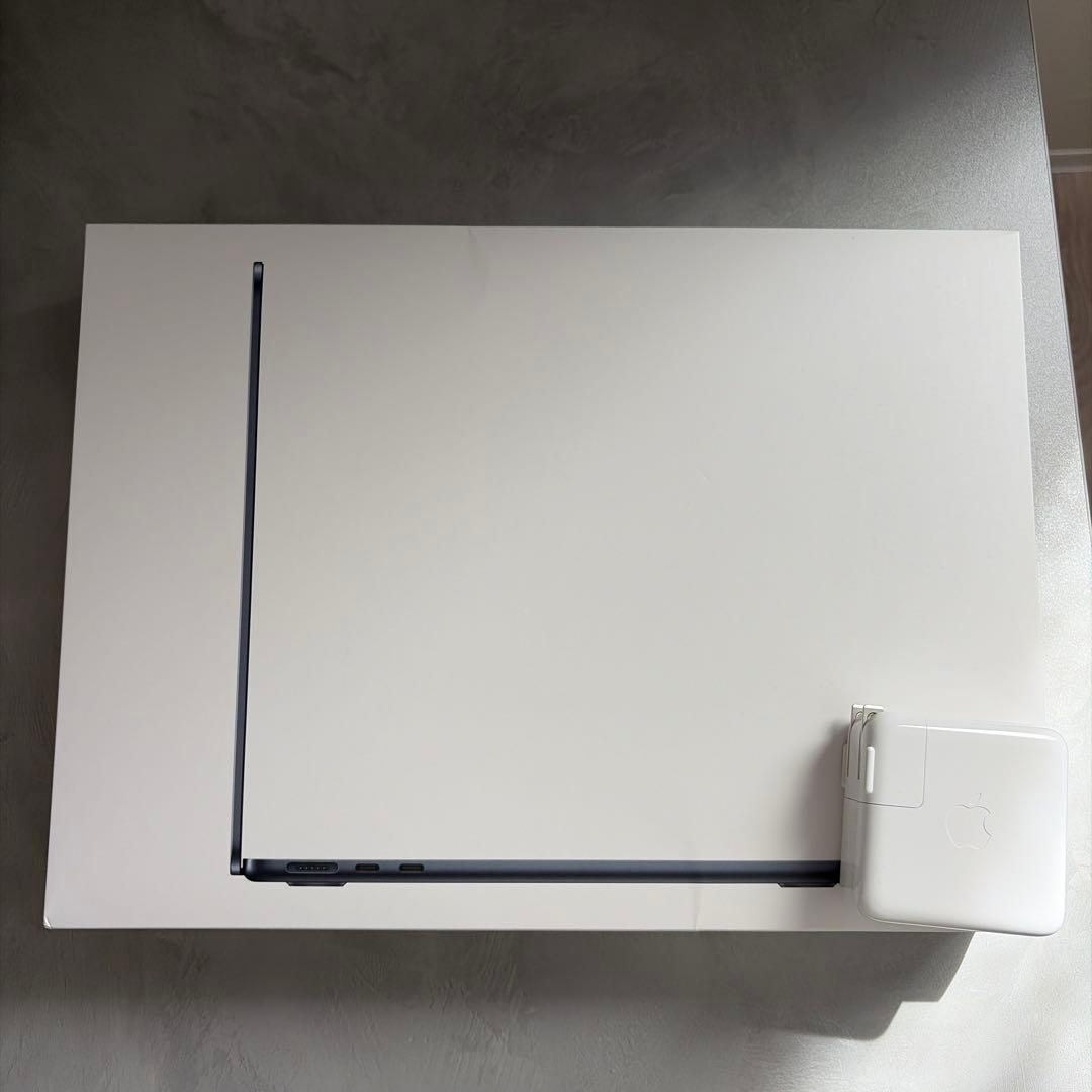 【美品】M2 MacBook Air 16GB/256GB （ミッドナイト）