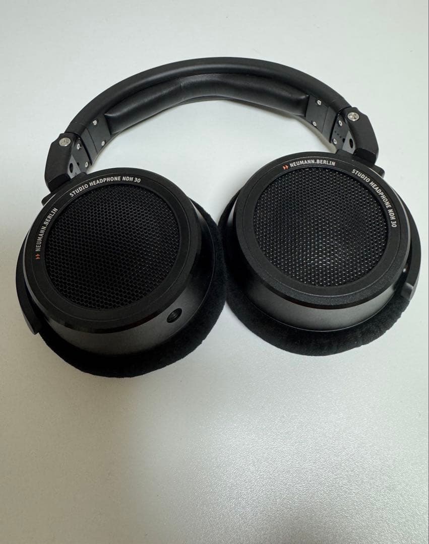 ヘッドホン NEUMANN NDH30 Black Edition