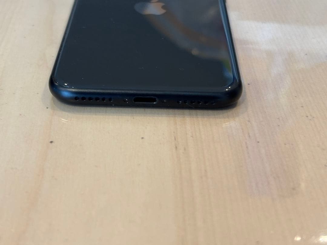 Apple iPhone SE2 ブラック 本体