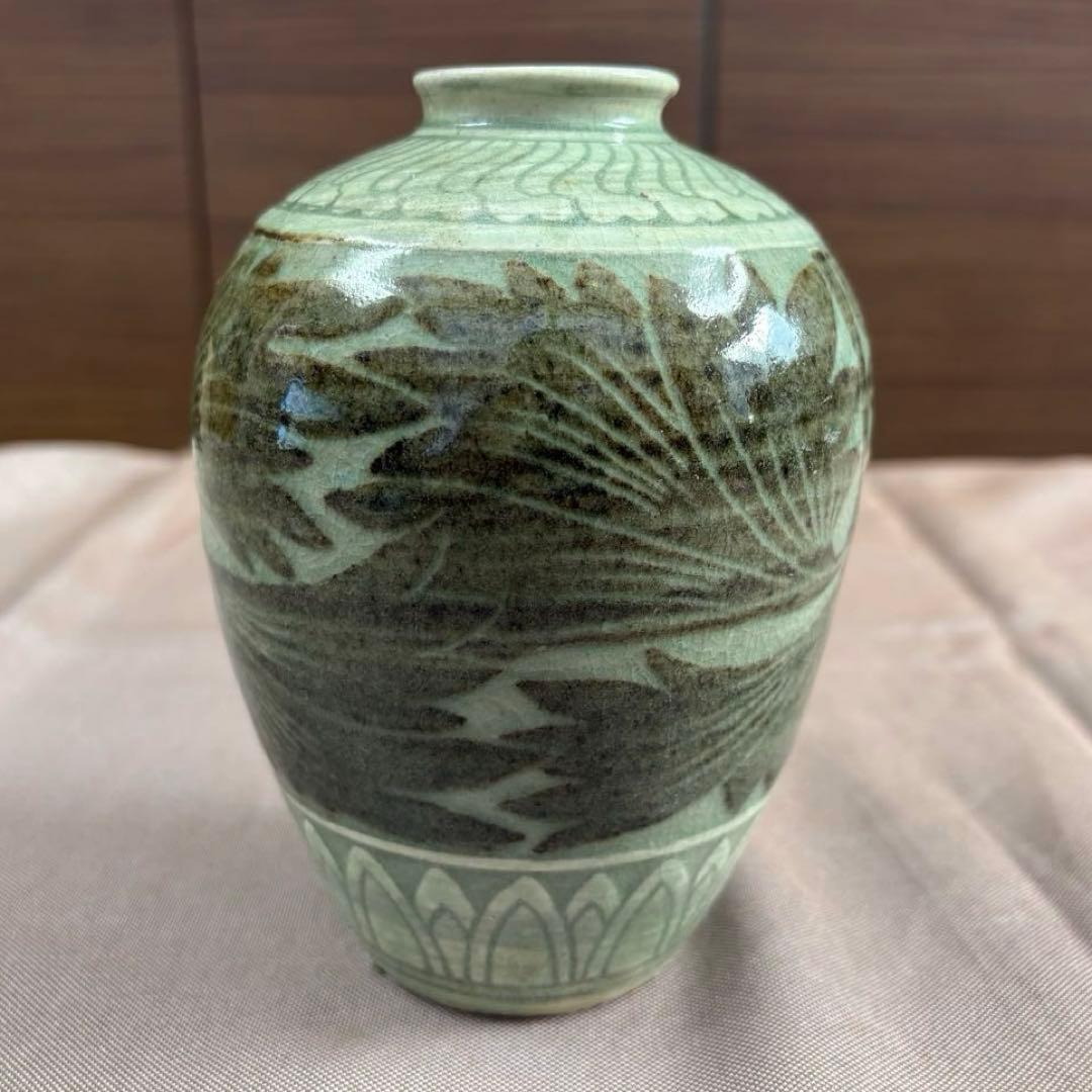 韓国青磁の花瓶　韓国の工芸品 花器　約15.5㎝