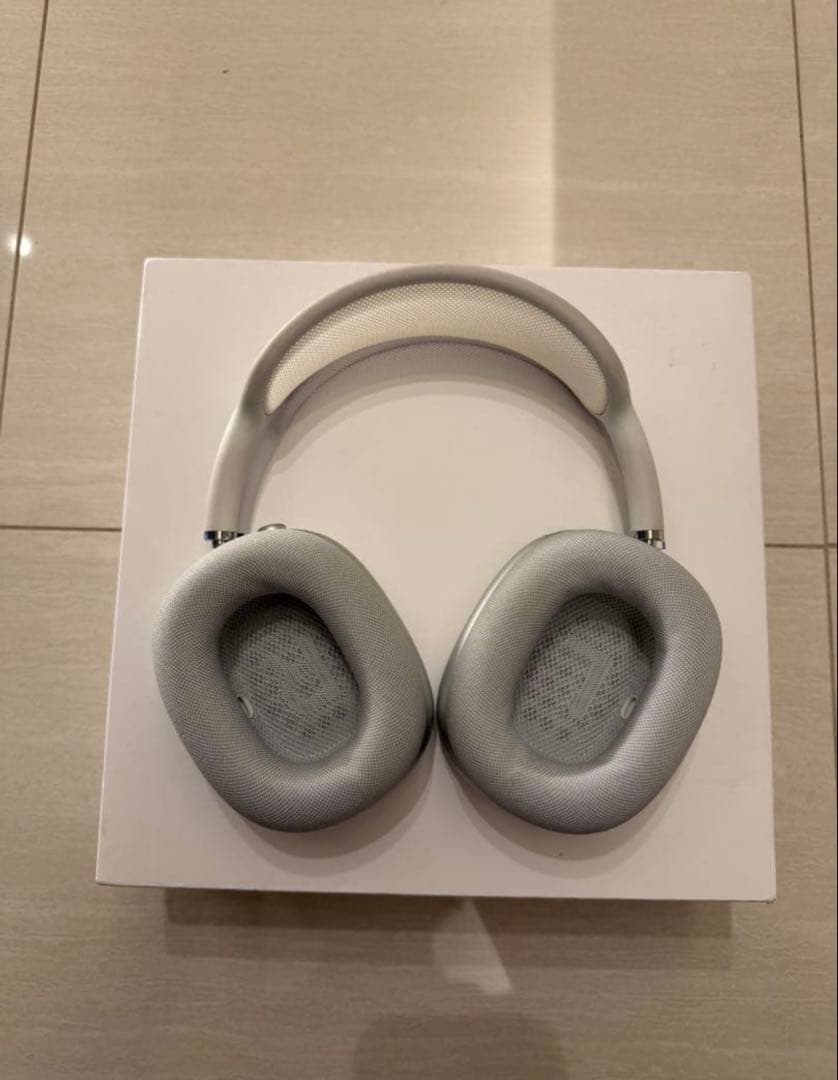 美品　Apple airpods Max Lightningモデル　シルバー