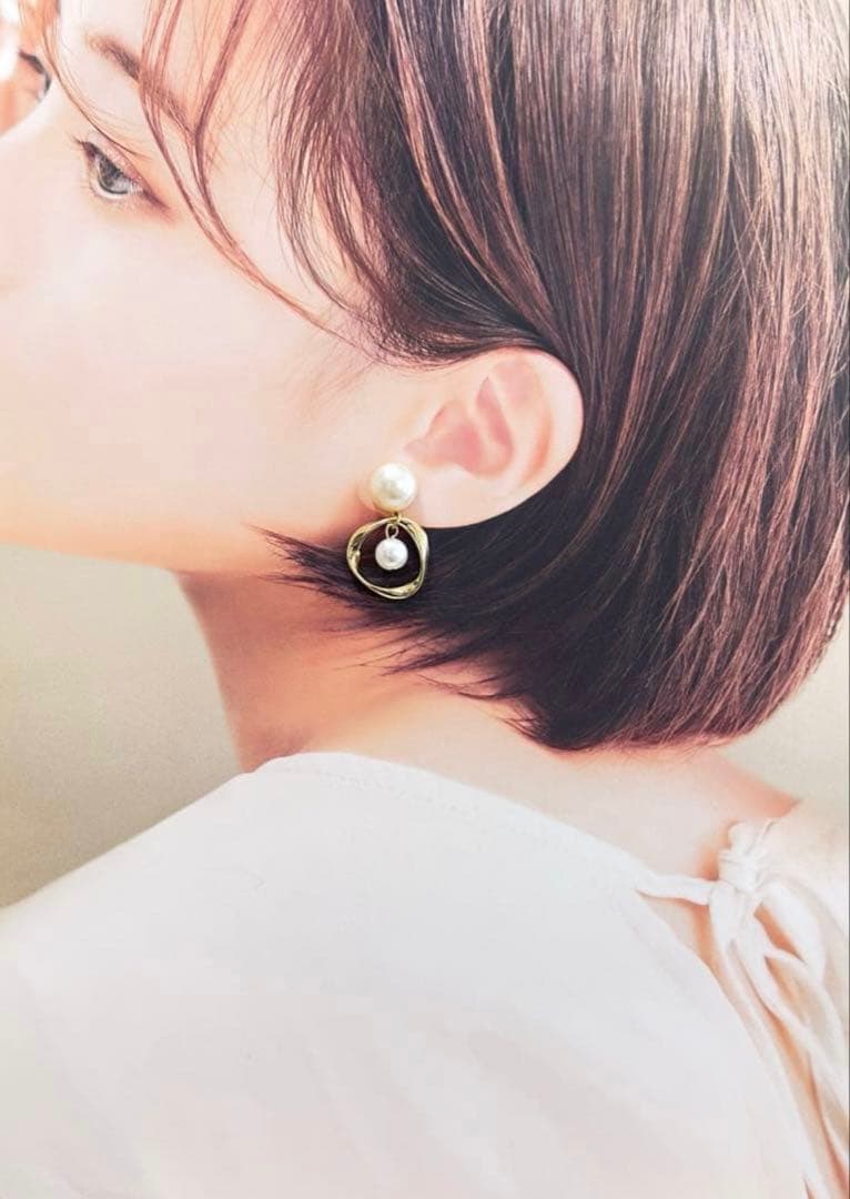 大ぶり　小ぶり　シンプルデザイン　カボション　ハンドメイド　蝶バネイヤリング