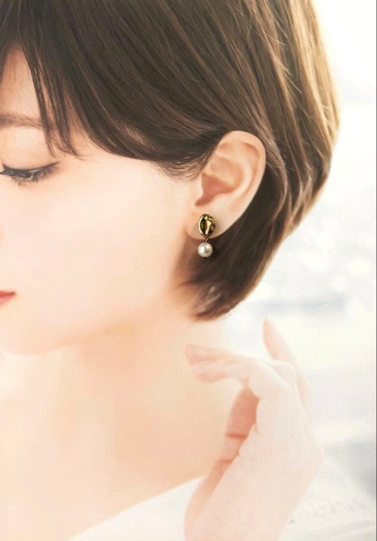 大ぶり　小ぶり　シンプルデザイン　カボション　ハンドメイド　蝶バネイヤリング