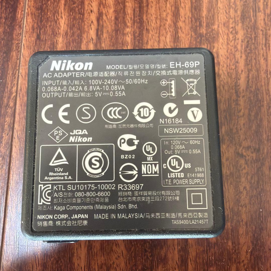 ニコンCOOLPIX S8200 デジカメ（充電器、4GBのSD付）