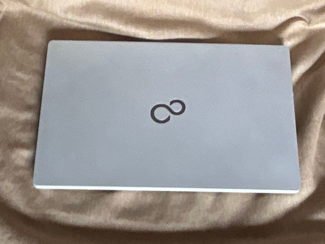 富士通 Lifebook UH92/F3　i7-1165G7 Office付