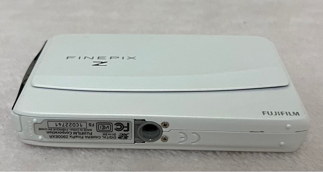 【美品】FUJIFILM FINEPIX Z900EXR デジカメ ホワイト