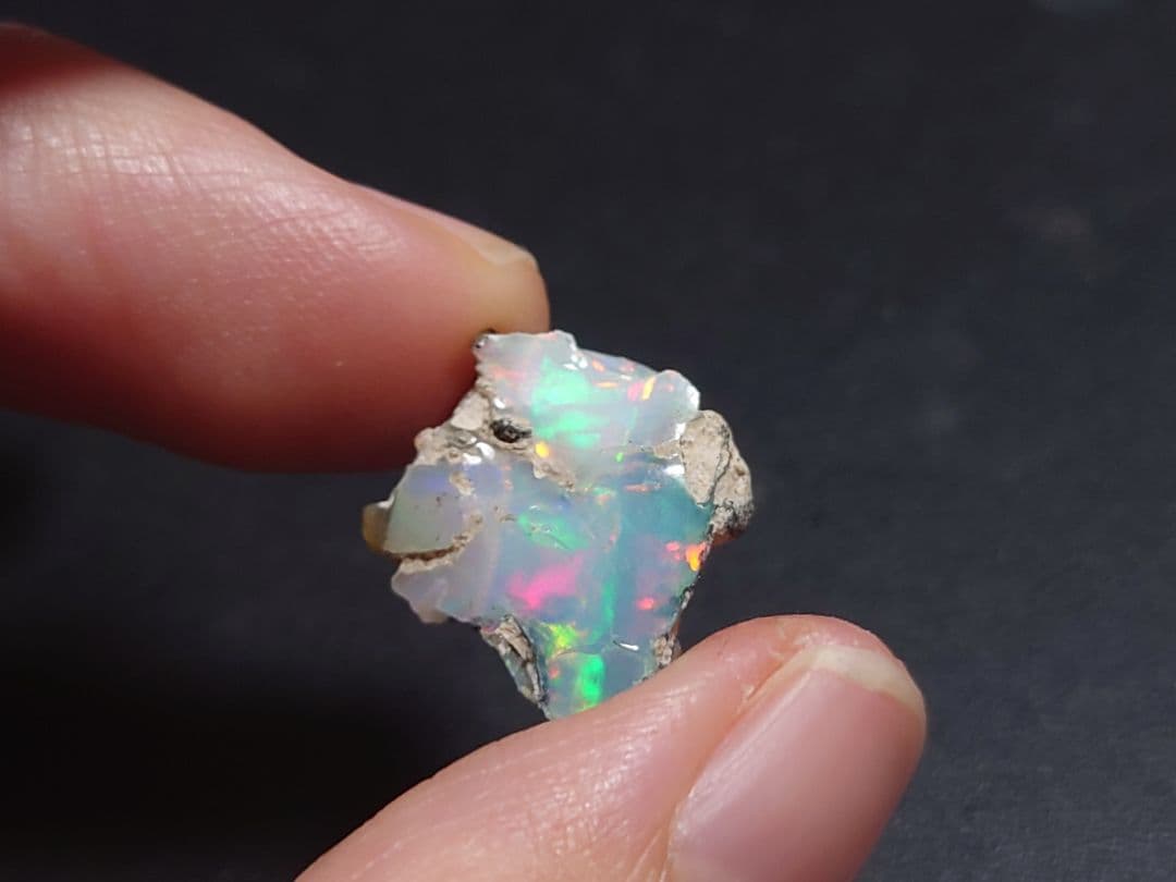 エチオピアウェロ産　オパール　ジュエリーグレード　原石　鉱物標本
