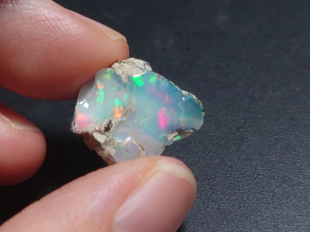 エチオピアウェロ産　オパール　ジュエリーグレード　原石　鉱物標本
