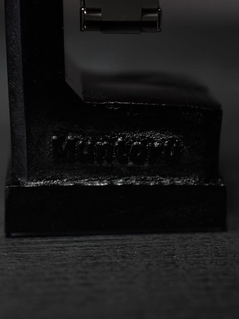 漆黒ソリッド！ムケオムントル 腕時計スタンド