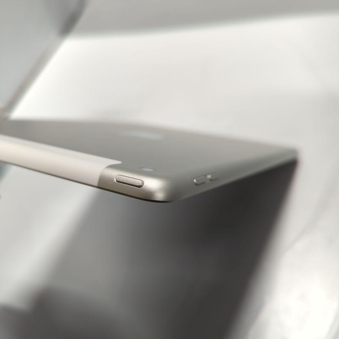 Apple iPad 第９世代Wi-Fi+Cellular 64GB シルバー