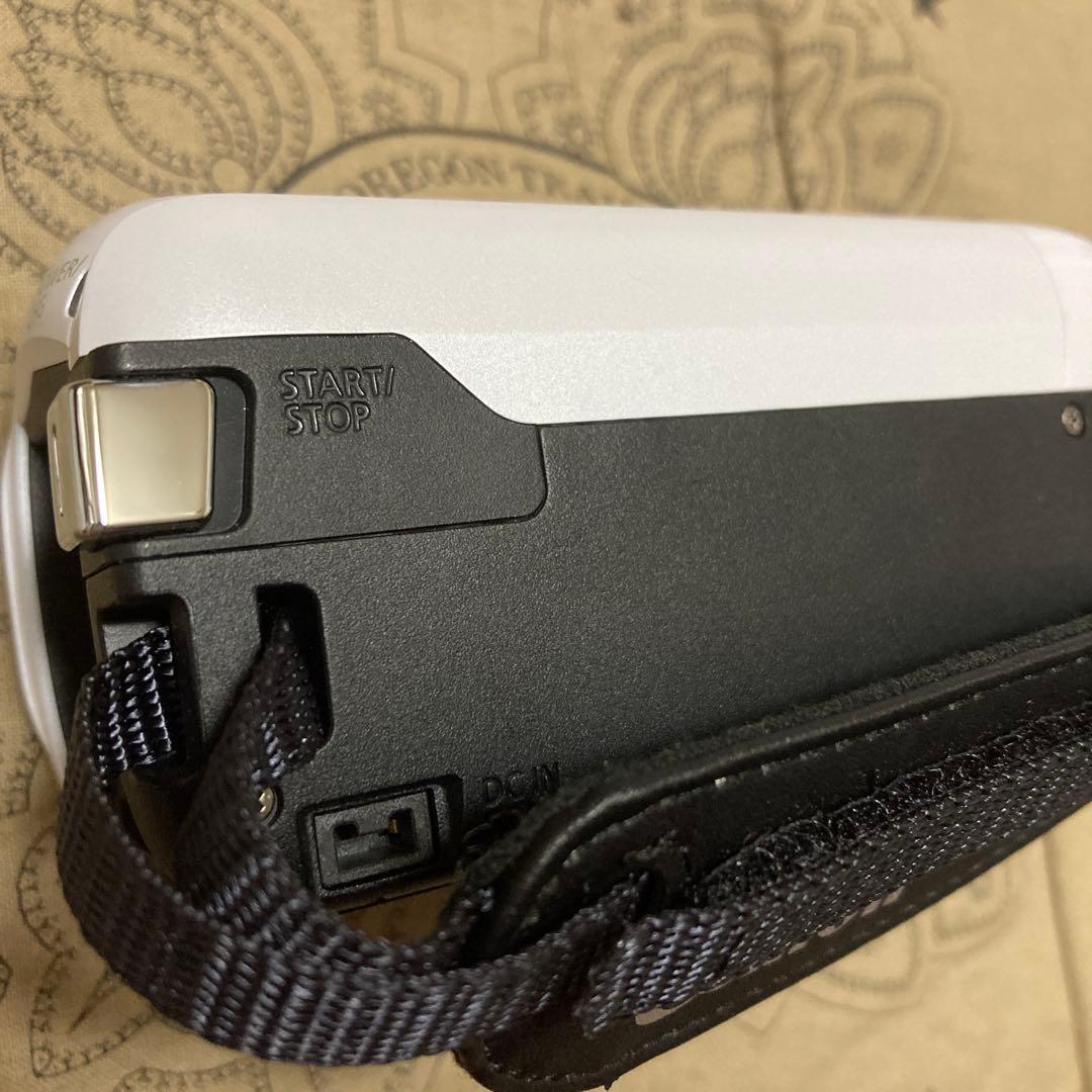 ほぼ新品 Canon iVIS HF R800 ホワイト ビデオカメラ