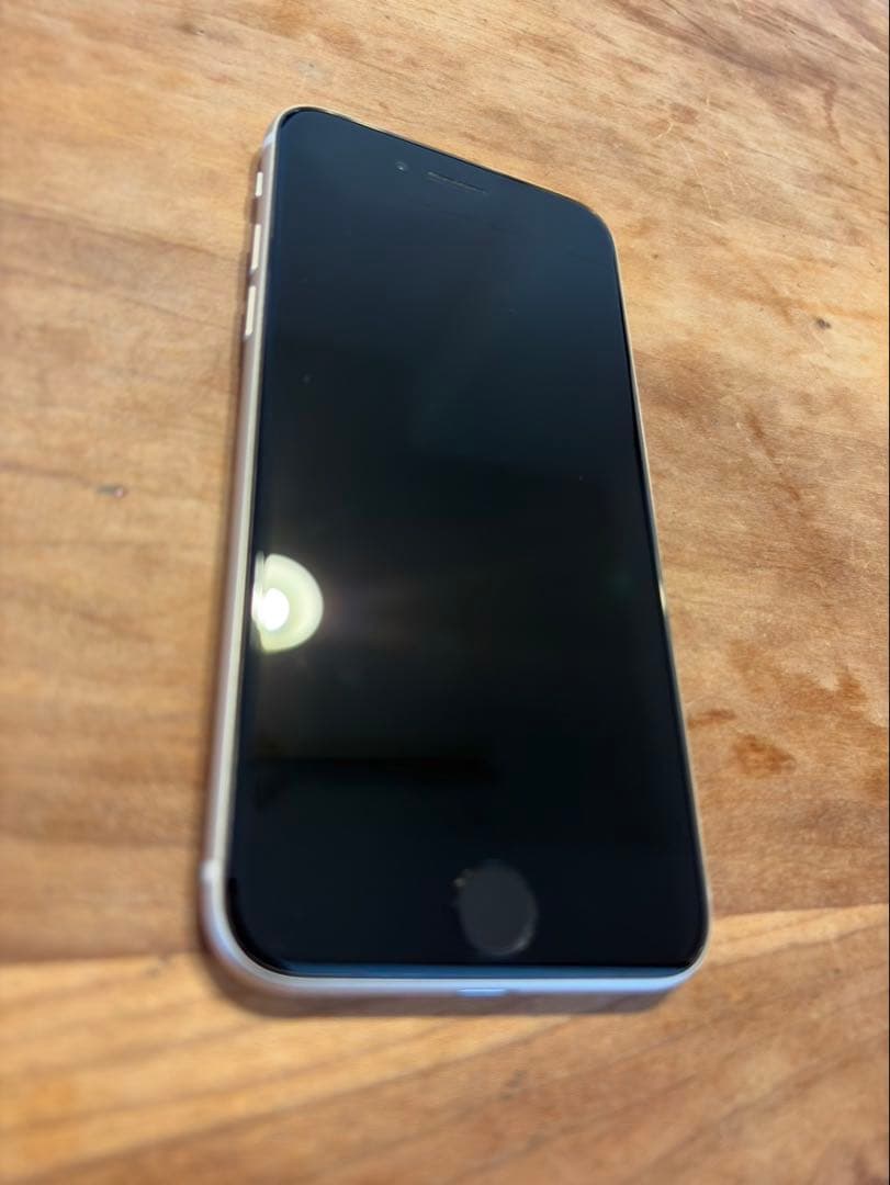 Apple iPhone SE（第3世代）スターライト 本体