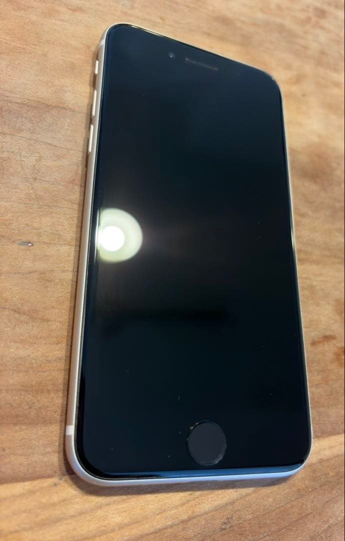 Apple iPhone SE（第3世代）スターライト 本体