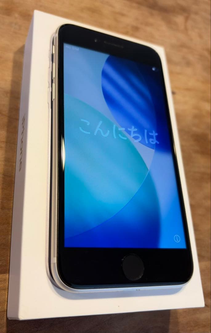 Apple iPhone SE（第3世代）スターライト 本体