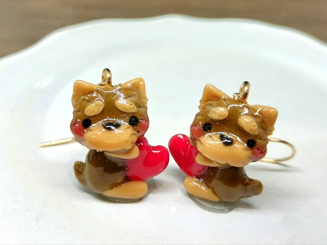 ハートをギュッと！わんこピアス（ヨークシャーテリア）