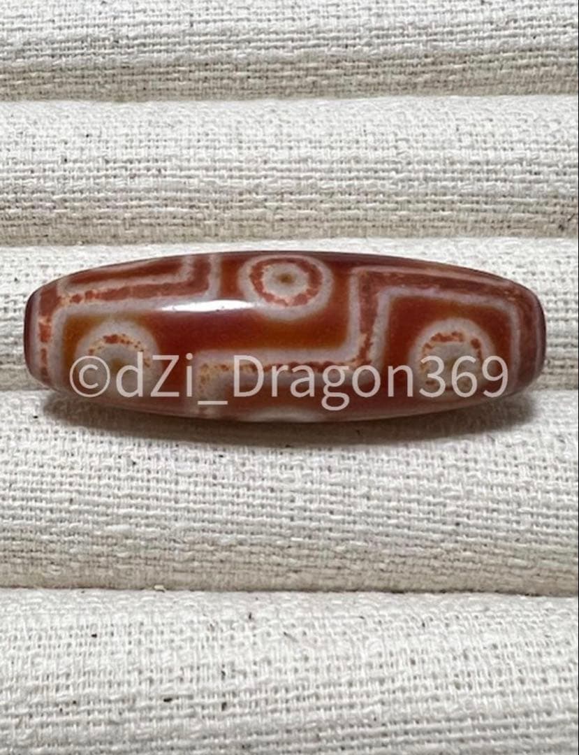 dZi beadsジービーズ 西蔵 夢幻品質 幻想的な雰囲気と紋様 赤九眼天珠