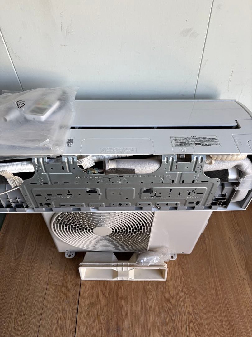 TOSHIBA エアコン 本体　RAS-U221ADXT