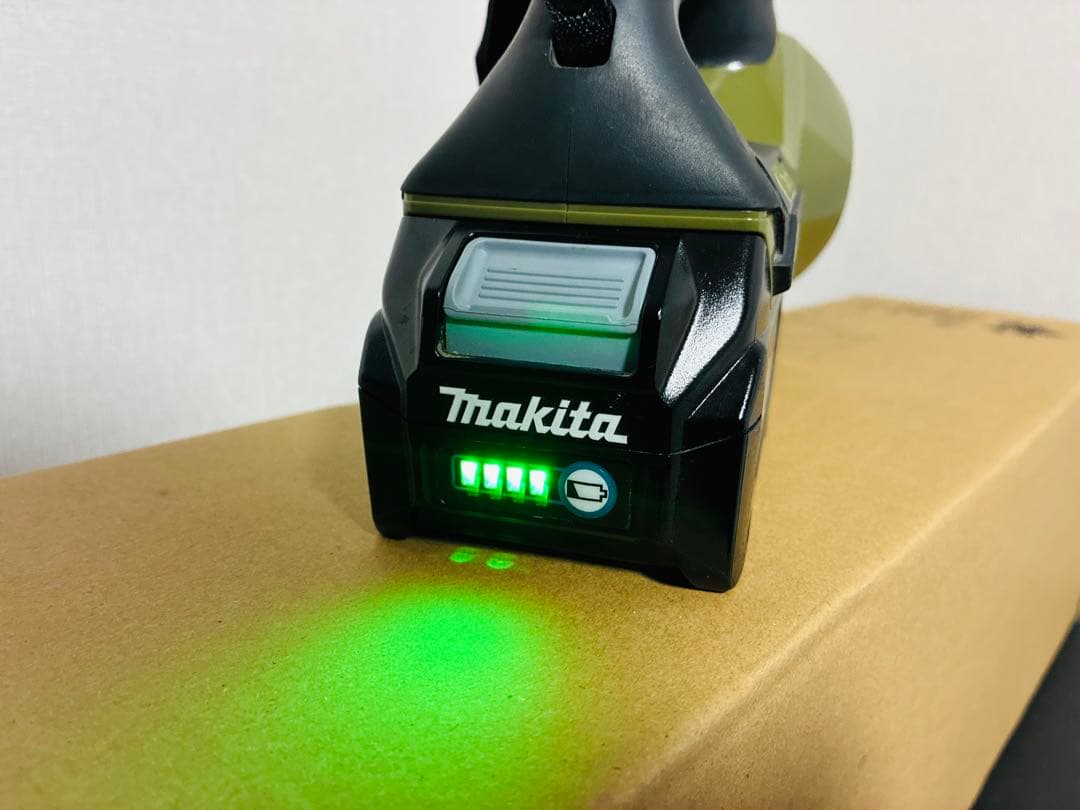 Makita 掃除機40V CL003G サイクロン一体式　専用ケース付