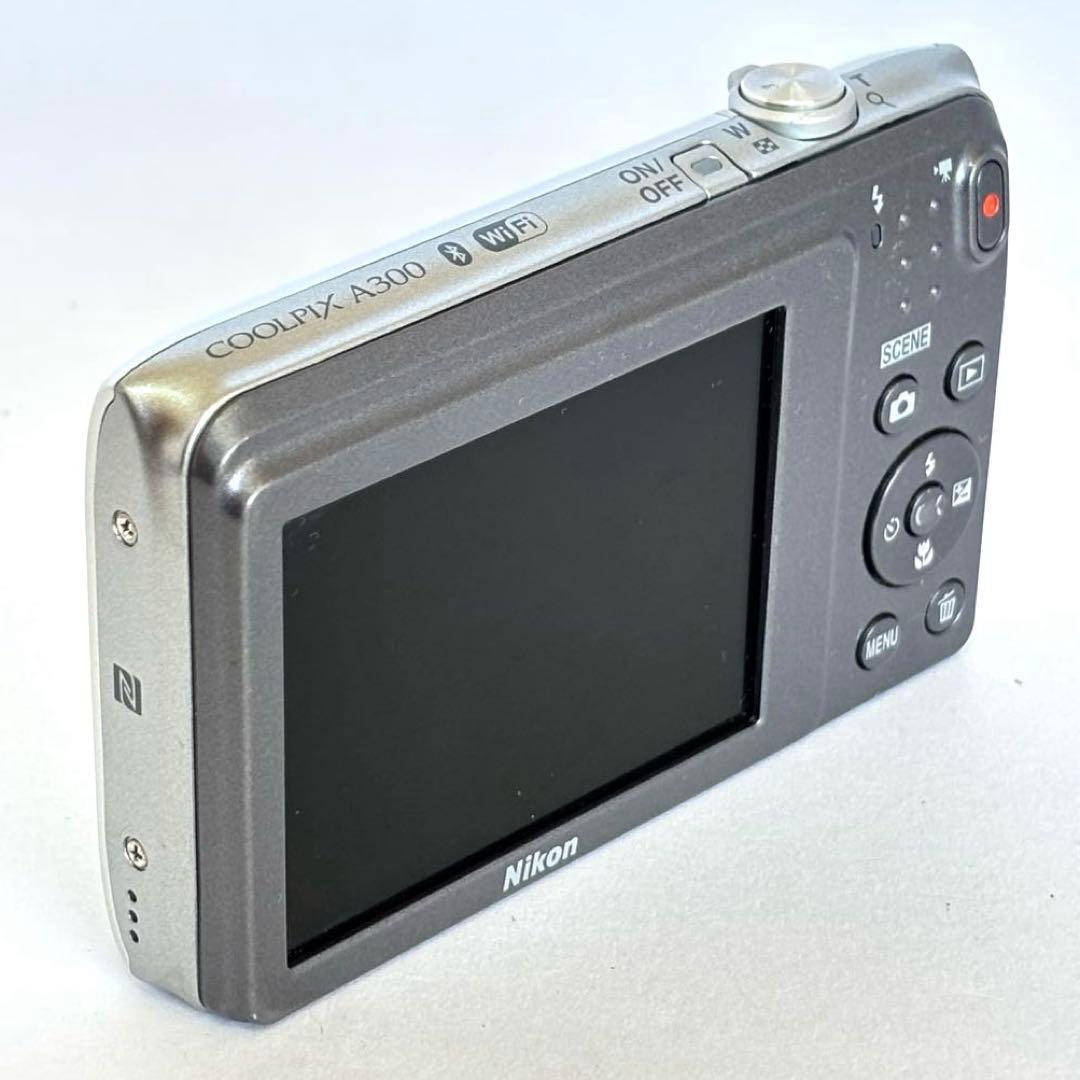 Nikon coolpix A300 ニコン　デジカメ　SDカード付シルバー