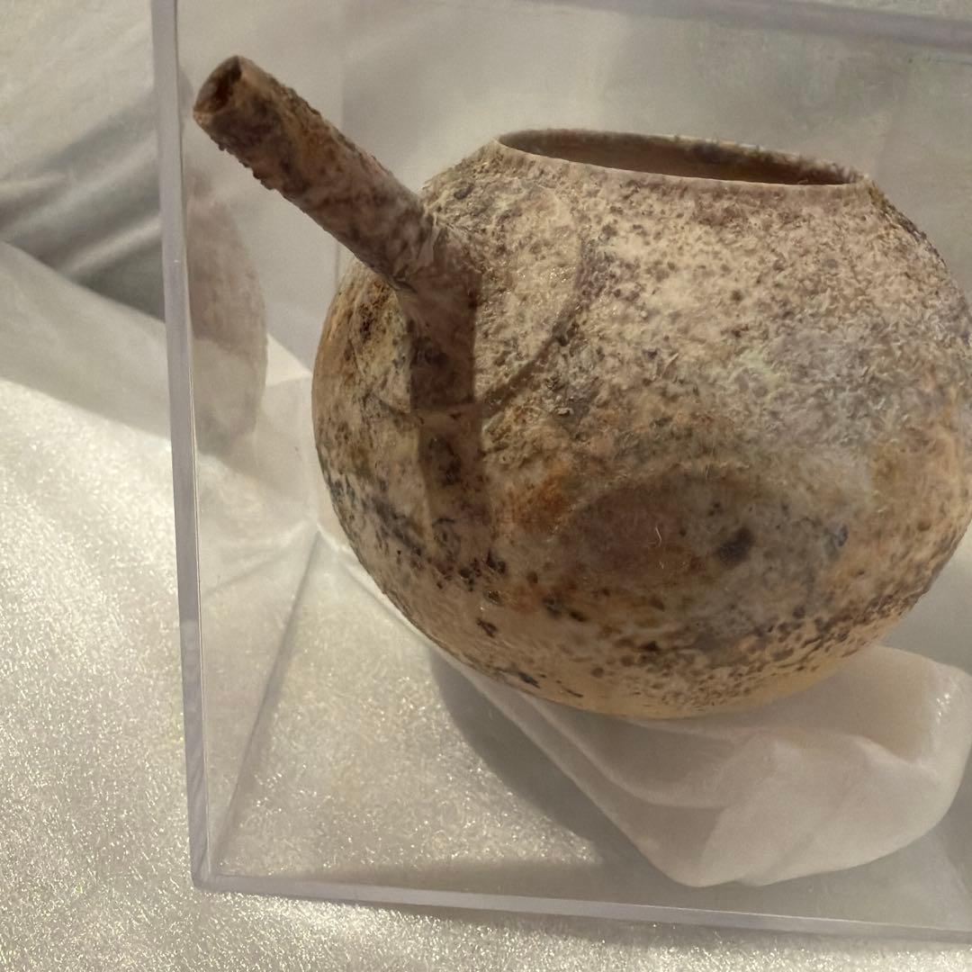 蓋付き専用ケース入り　作家もの　月面の様な陶磁器の茶道具　酒器　蓋の無い注器