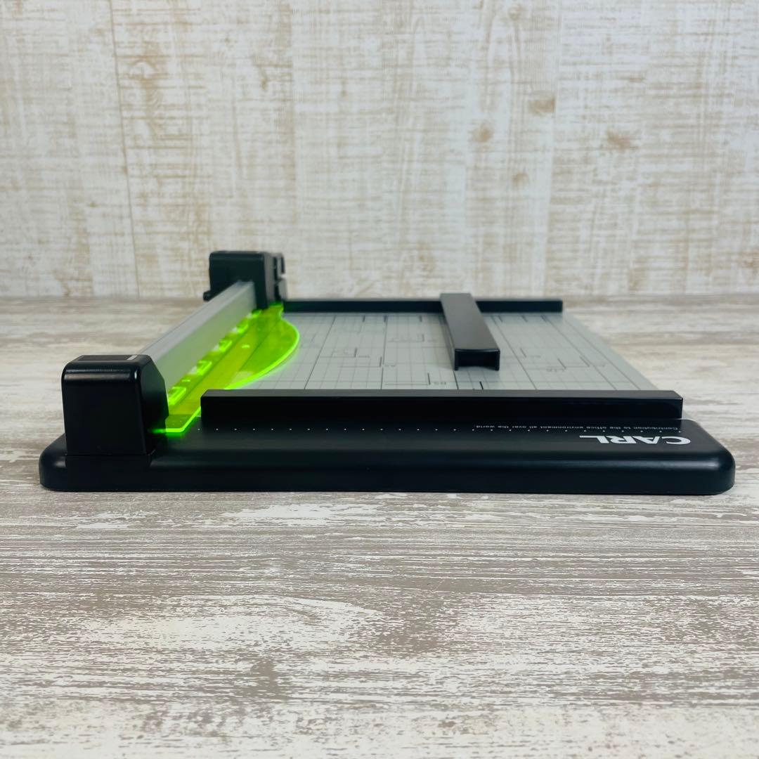 【美品】CARL 裁断機 ペーパーカッター A4対応 40枚裁断 DC-210N