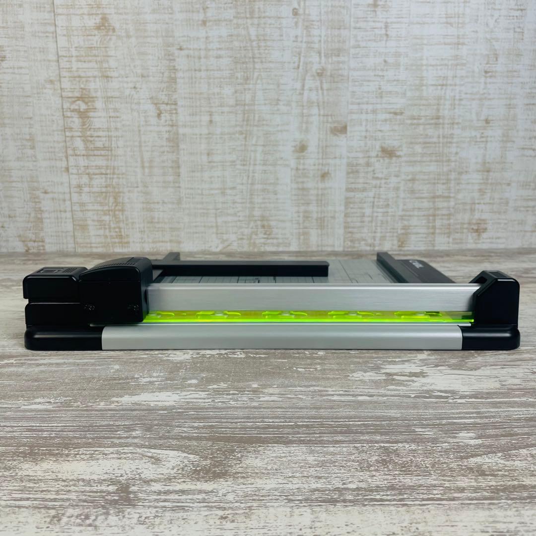【美品】CARL 裁断機 ペーパーカッター A4対応 40枚裁断 DC-210N