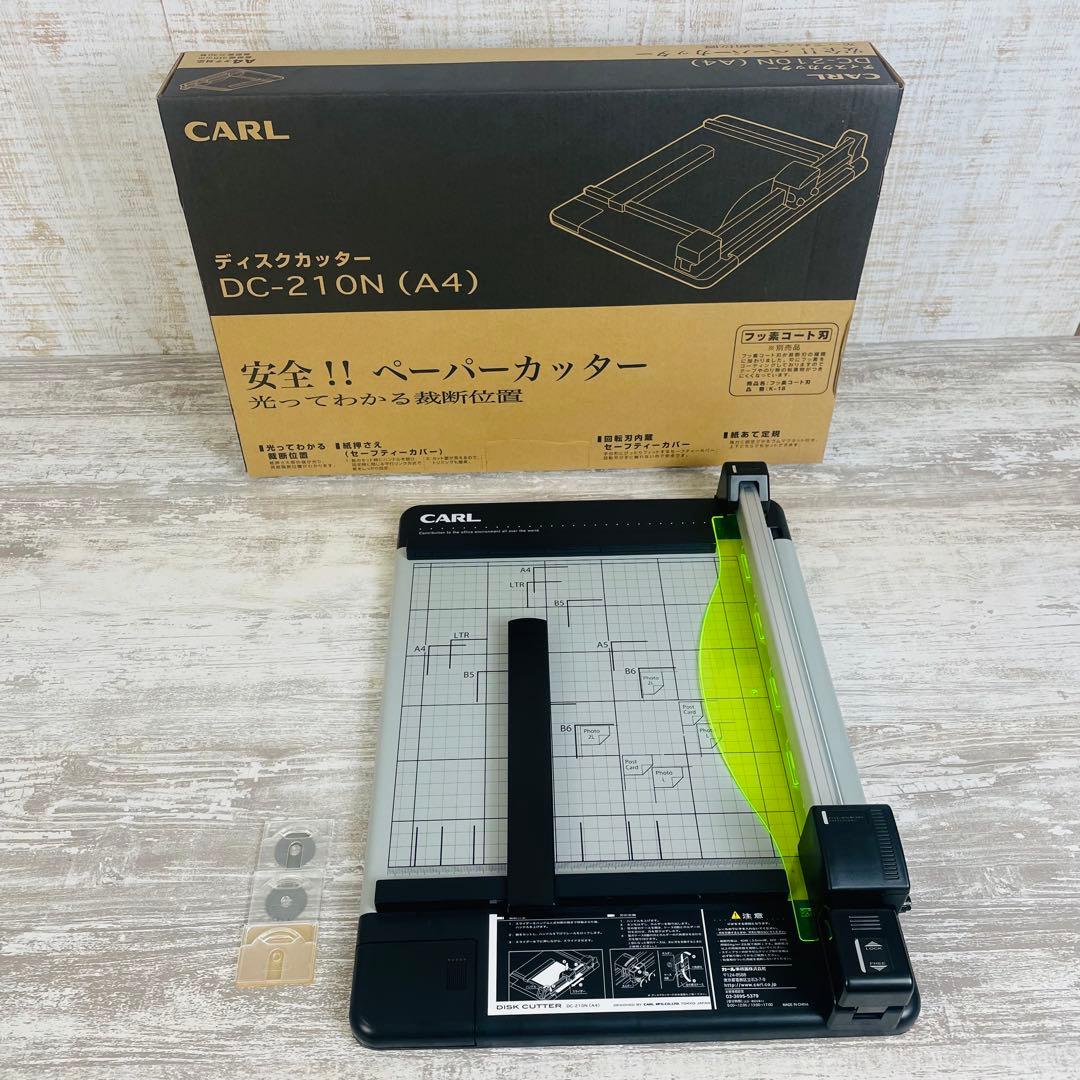 【美品】CARL 裁断機 ペーパーカッター A4対応 40枚裁断 DC-210N
