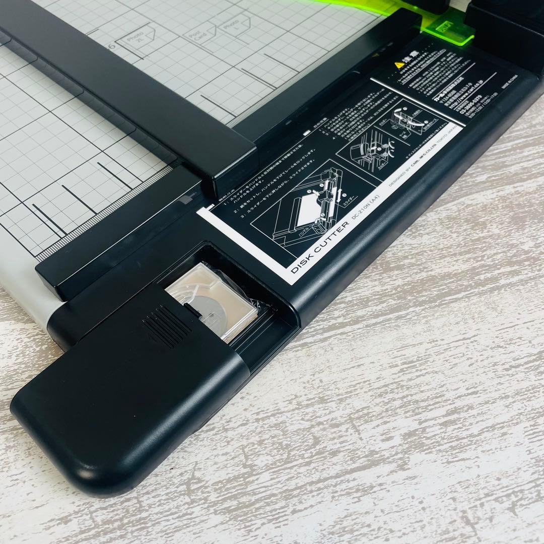 【美品】CARL 裁断機 ペーパーカッター A4対応 40枚裁断 DC-210N
