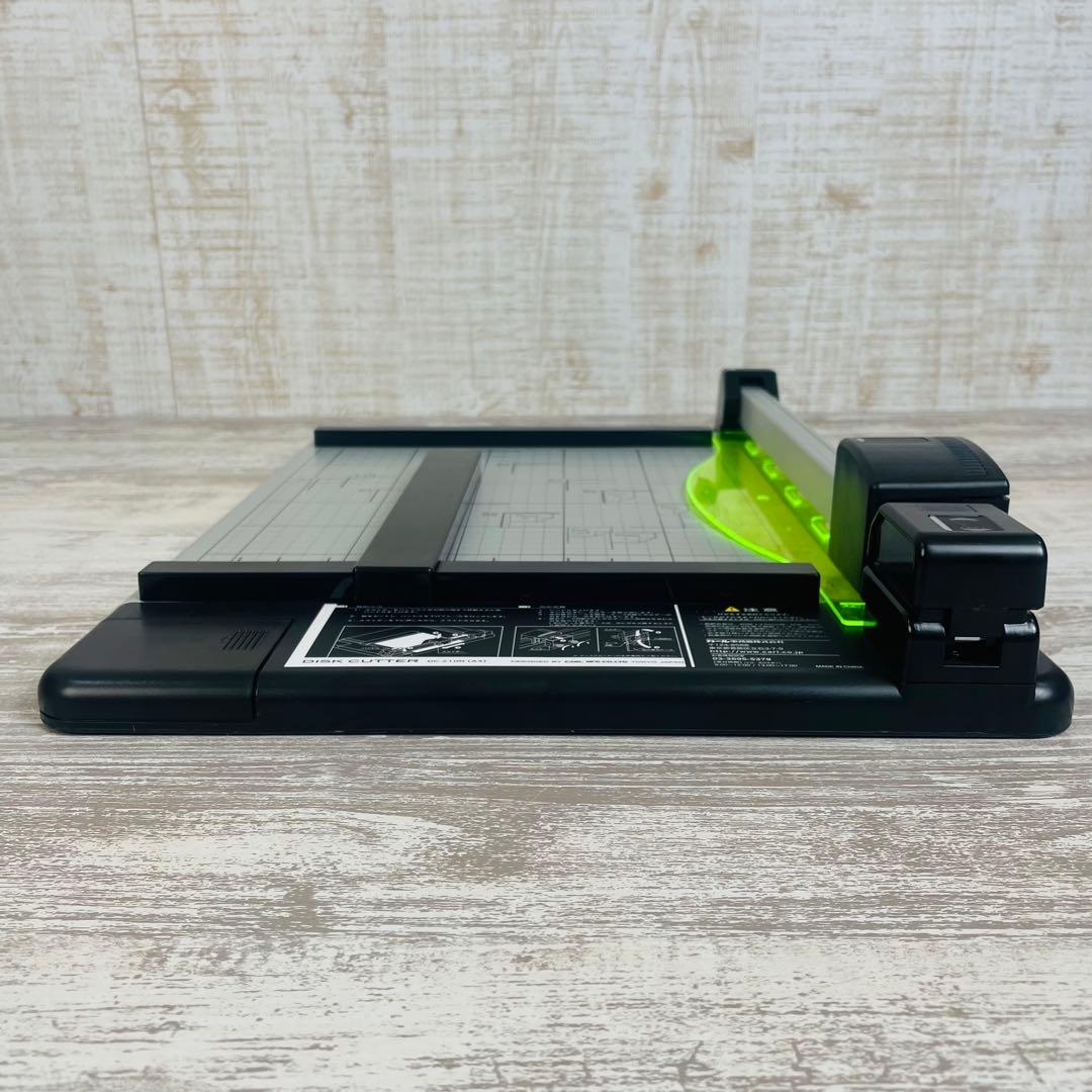 【美品】CARL 裁断機 ペーパーカッター A4対応 40枚裁断 DC-210N