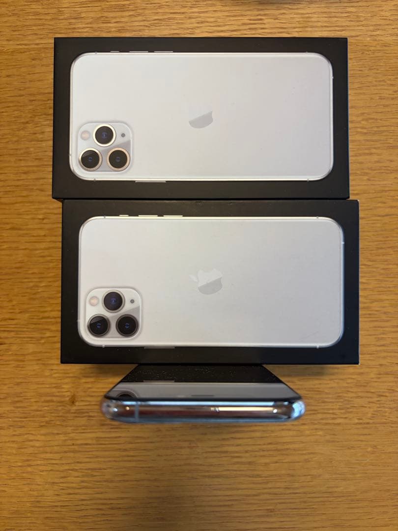 【美品】iPhone11pro 256GB シルバー1台　箱は2箱付き