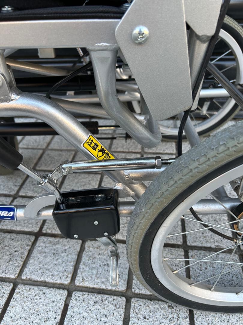 カワムラサイクル社 ティルト リクライニング付き車イス KXL16-42