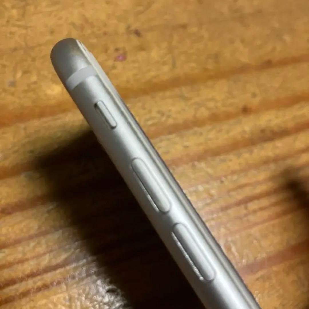 iPhone 8 Silver 64 GB SIMフリー バッテリー81%